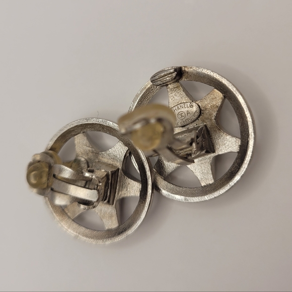 Rare Chanel Silver Star Badge Clip On Earrings - Picture 3 of 3